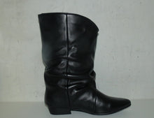 Load image into Gallery viewer, Monshoe 8.25.12..