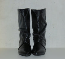 Load image into Gallery viewer, Monshoe 8.25.12..